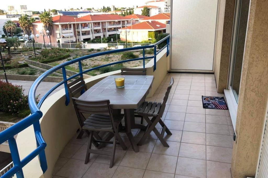 Apartment Juan Les Pins Piscine Et A 200m Antibes